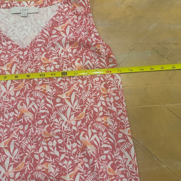 LOFT Pink and White Floral Blouse - Picture 3 of 6